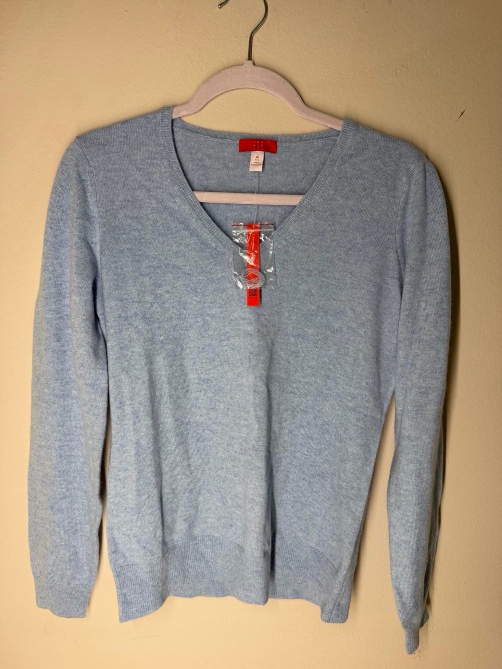 100% cashmere Blue V-Neck Sweater in Heather light blue